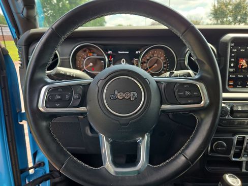 Used 2021 Jeep Wrangler Unlimited Sahara AWD/4WD image 16