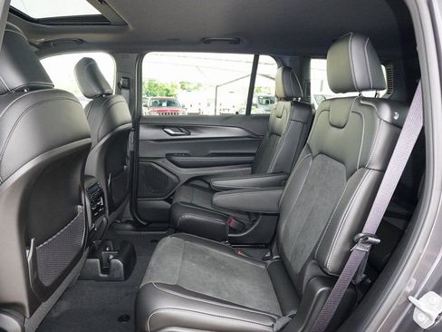 New 2025 Jeep Grand Cherokee L Altitude RWD image 12
