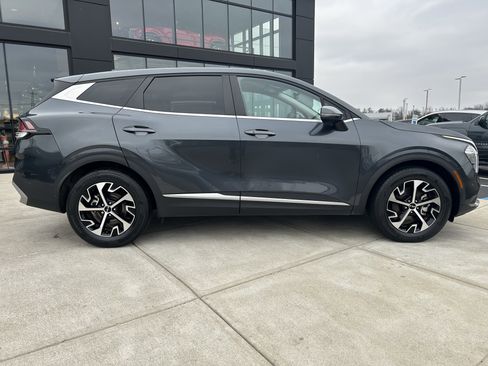Used 2023 Kia Sportage EX image 8