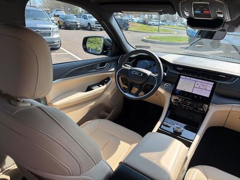 Certified 2025 Jeep Grand Cherokee L Limited AWD/4WD image 13