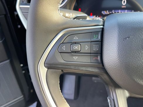 New 2025 Jeep Grand Cherokee Altitude image 13