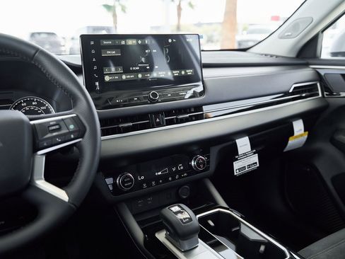 New 2025 Mitsubishi Outlander SE image 42