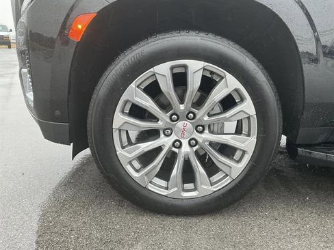 Used 2024 GMC Yukon Denali w/ Advanced Technology Package image 11