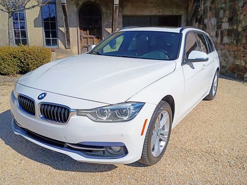 Used 2017 BMW 330i xDrive Wagon image 6