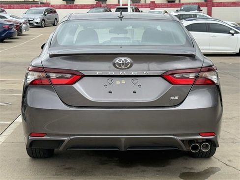 Used 2023 Toyota Camry SE image 5