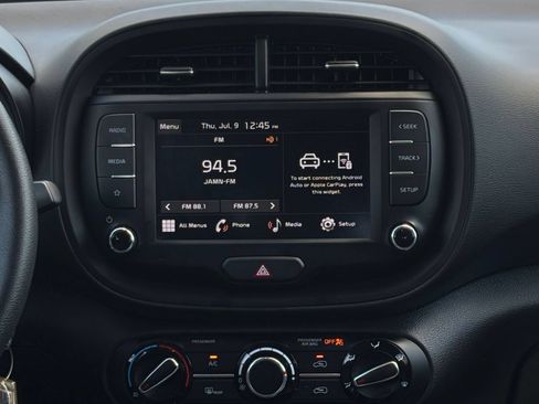 Used 2025 Kia Soul LX w/ LX Technology Package FWD image 17