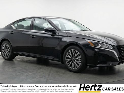 Used 2025 Nissan Altima 2.5 SV FWD image 1