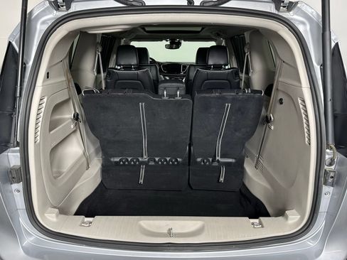 Used 2024 Chrysler Pacifica Limited FWD image 26