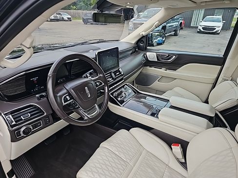 Used 2020 Lincoln Navigator Black Label w/ Cargo Convenience Package AWD/4WD image 11