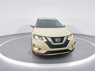 Used 2017 Nissan Rogue SL w/ SL Premium Package video 3