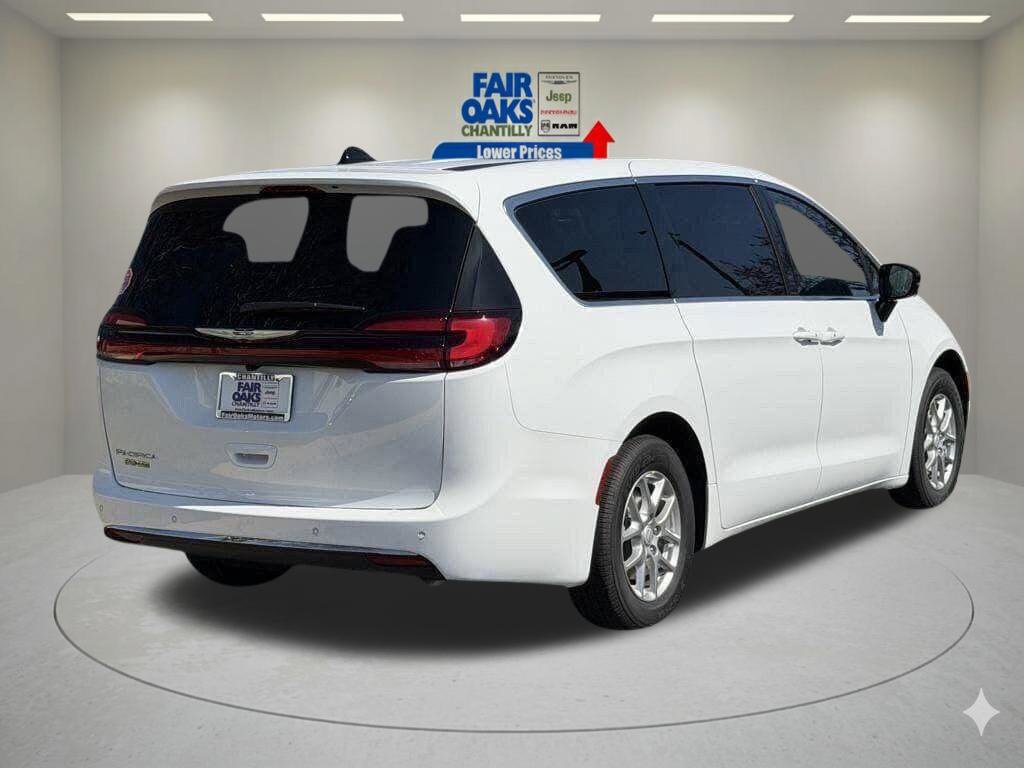 New 2026 Chrysler Pacifica Select FWD image 6