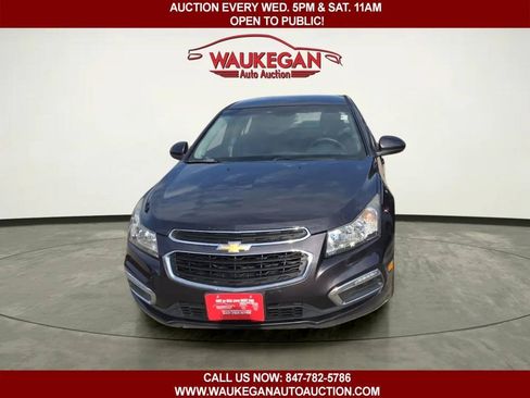 Used 2016 Chevrolet Cruze LT FWD image 2