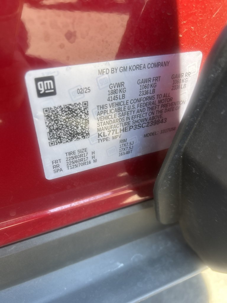 Used 2025 Chevrolet Trax LT w/ LT Convenience Package FWD image 3