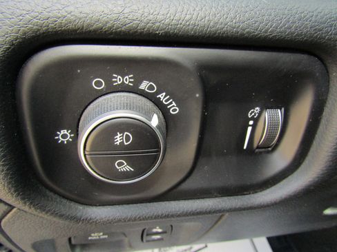 Used 2021 RAM 1500 Big Horn image 22