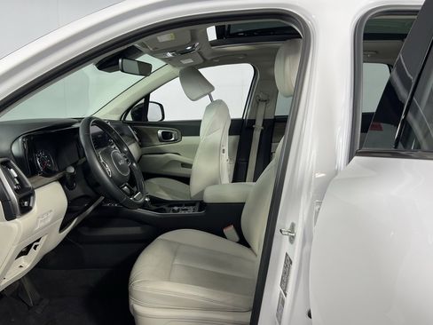 Used 2023 Kia Sorento EX w/ Panoramic Sunroof Package image 17