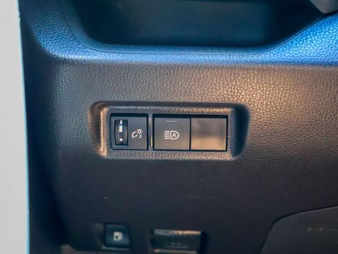 Used 2025 Toyota RAV4 XLE AWD/4WD image 19