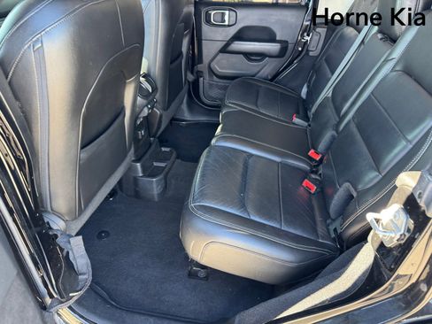 Used 2018 Jeep Wrangler Unlimited Sahara AWD/4WD image 12