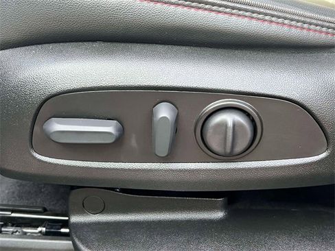 Certified 2023 Chevrolet Traverse RS image 19