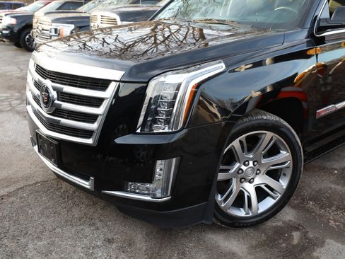Used 2015 Cadillac Escalade Premium image 2