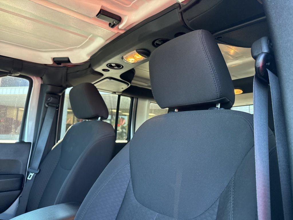 Used 2016 Jeep Wrangler Unlimited Sport w/ Quick Order Package 24S AWD/4WD image 17