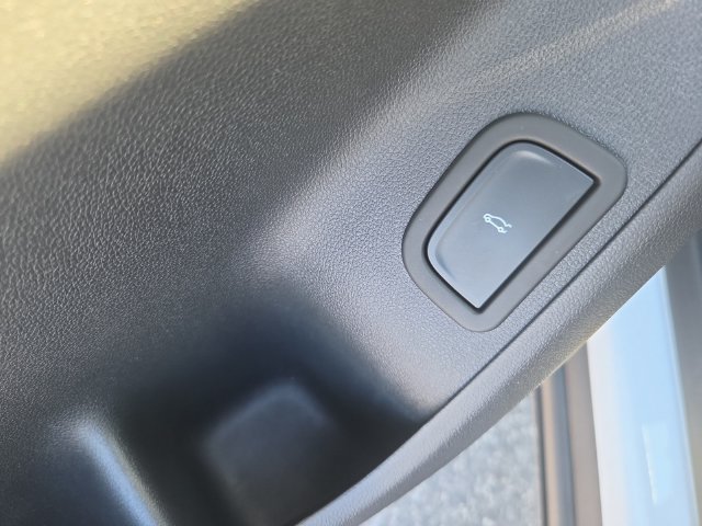 Used 2026 Chevrolet Traverse LT w/ LPO, Floor Liner Package FWD image 28