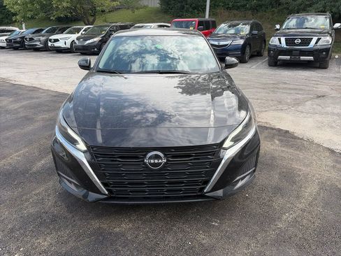 Used 2023 Nissan Altima 2.5 SV w/ SV Premium Package FWD image 2