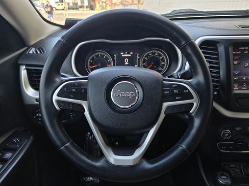 Used 2015 Jeep Cherokee Latitude w/ Comfort/Convenience Group AWD/4WD image 17