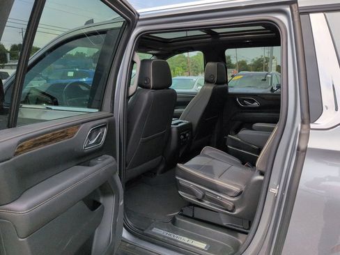Used 2022 Chevrolet Suburban Premier AWD/4WD image 9