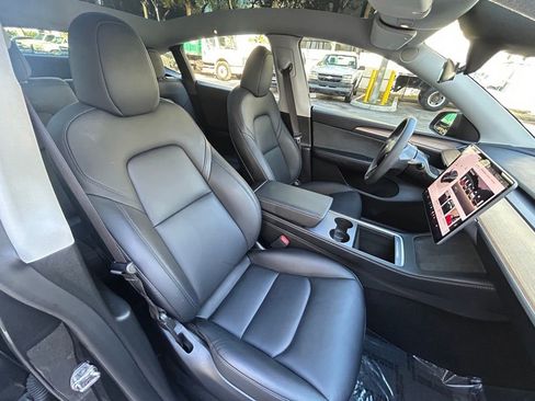 Used 2025 Tesla Model Y Long Range image 31