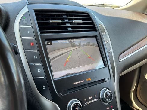 Used 2018 Lincoln MKC Select w/ Select Plus Package FWD image 12