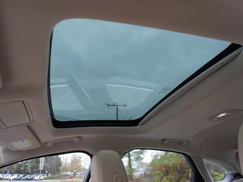 Used 2016 Jaguar XF Premium image 13