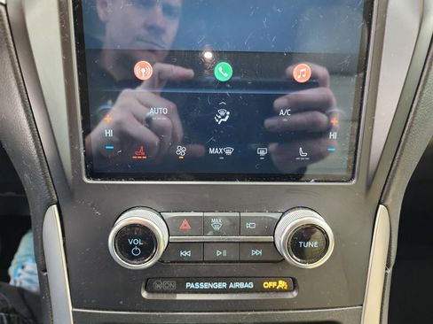 Used 2024 Ford Edge SEL image 15