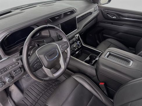 Used 2024 GMC Yukon Denali w/ Advanced Technology Package AWD/4WD image 11