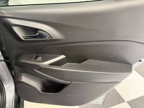 Used 2025 Chevrolet Trax LT image 22