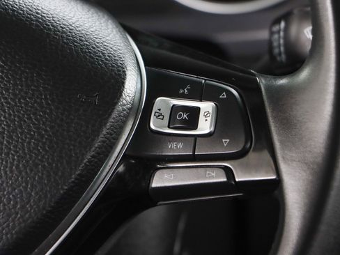 Used 2020 Volkswagen Tiguan SE image 14