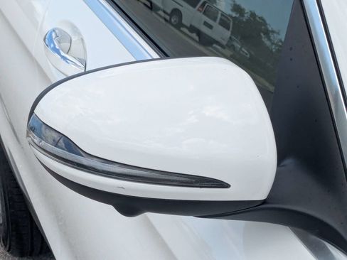 Used 2019 Mercedes-Benz GLC 300 w/ Multimedia Package image 13