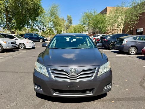 Used 2011 Toyota Camry LE FWD image 2