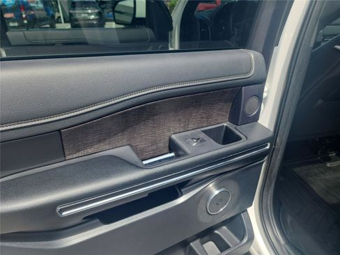 Used 2021 Ford Expedition Limited RWD image 16