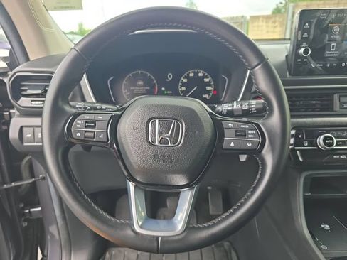Used 2025 Honda Pilot EX-L image 18