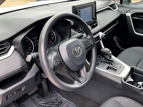 Used 2021 Toyota RAV4 LE FWD image 17