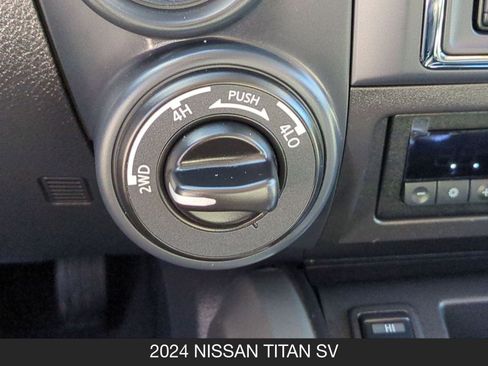 Used 2024 Nissan Titan SV w/ SV Convenience Package image 21
