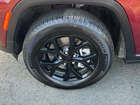 Certified 2025 Jeep Grand Cherokee L Altitude image 8