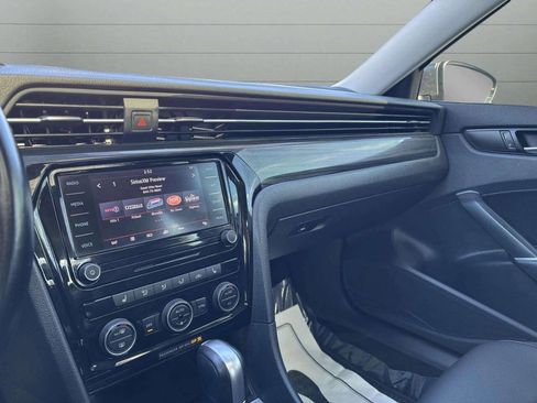 Used 2020 Volkswagen Passat 2.0T R-Line image 30