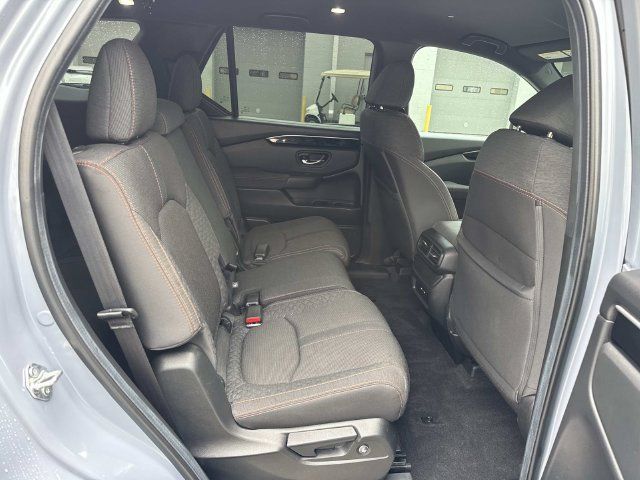 Used 2025 Honda Pilot Sport image 10