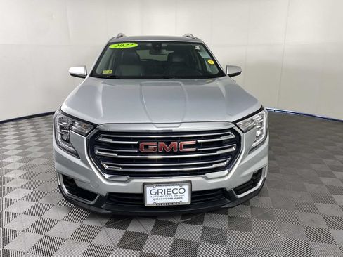 Used 2022 GMC Terrain SLT w/ Infotainment Package II AWD/4WD image 3
