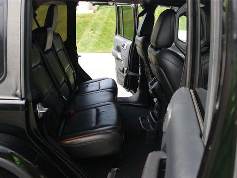 Used 2018 Jeep Wrangler Unlimited Rubicon w/ Cold Weather Group image 31