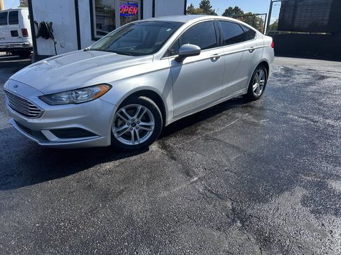 Used 2018 Ford Fusion SE w/ Fusion SE Technology Package image 31