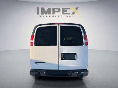 Used 2023 Chevrolet Express 2500 w/ Driver Convenience Package RWD image 4