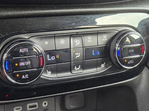 Used 2020 Buick Encore GX Essence image 14