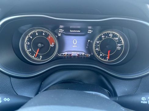 Used 2022 Jeep Cherokee Limited AWD/4WD image 15